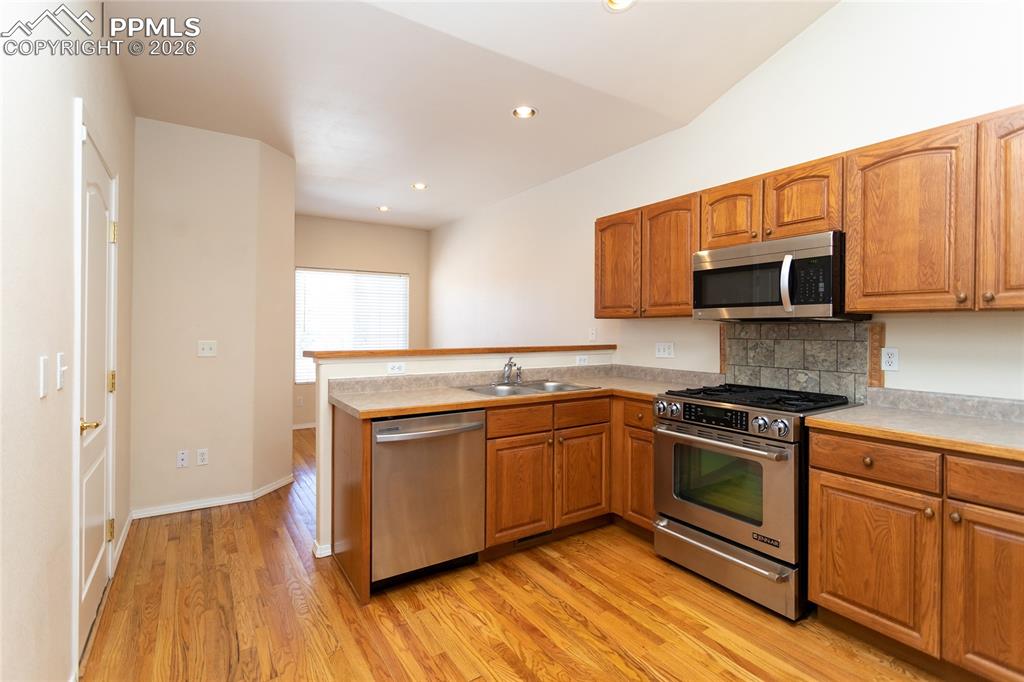 Image 12 of 35: Kitchen