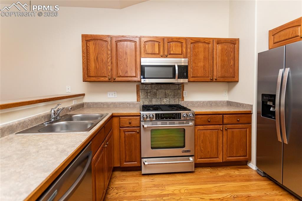 Image 13 of 35: Kitchen