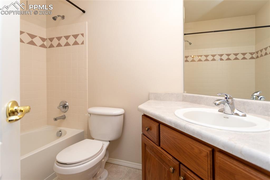 Image 18 of 35: Bathroom