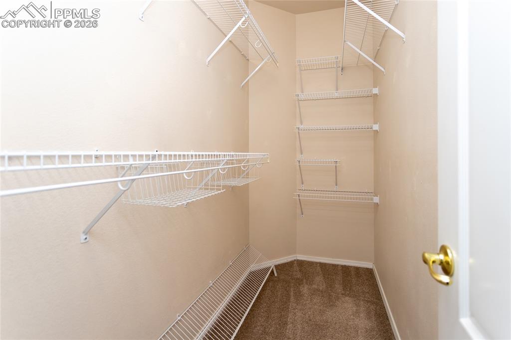 Image 23 of 35: Closet