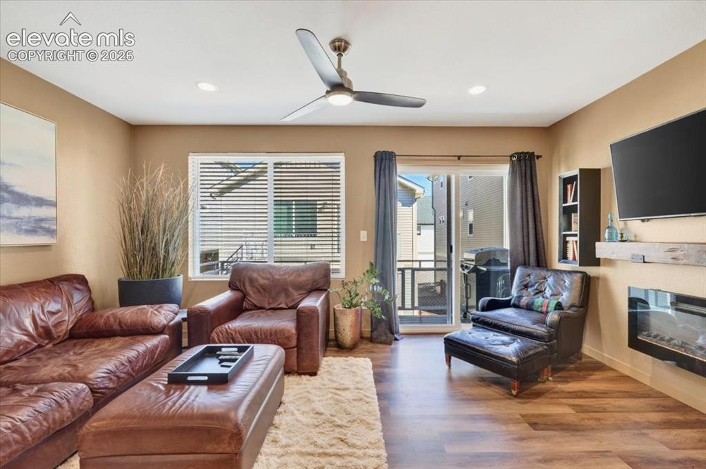 Image 14 of 48: Living Room