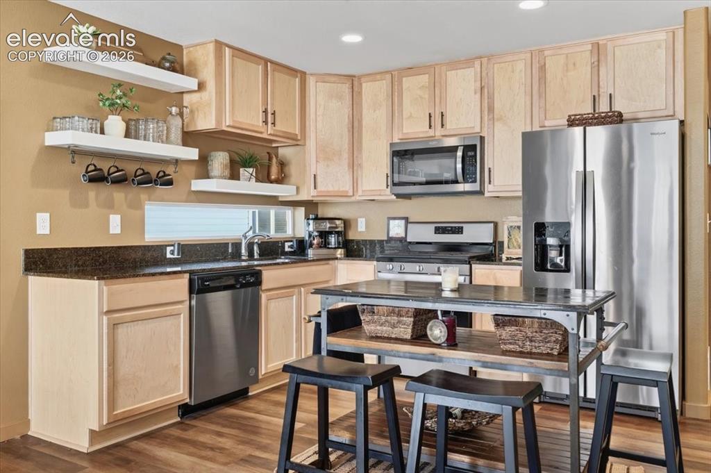Image 18 of 48: Kitchen