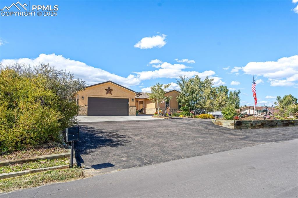 Image 6 of 49: Beautiful and well-maintained home with LOTS of upgrades!