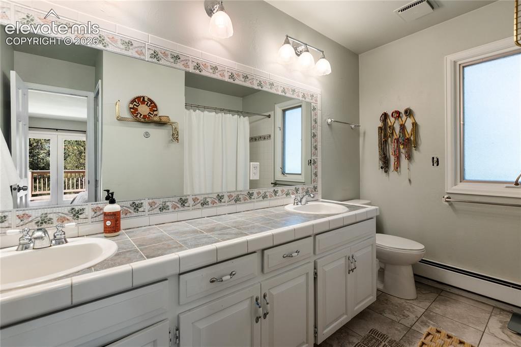 Image 18 of 38: Nice layout and plenty of room!
