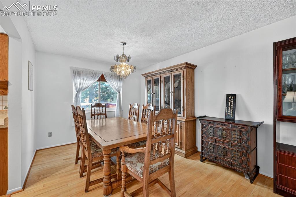 Image 15 of 36: Dining Area