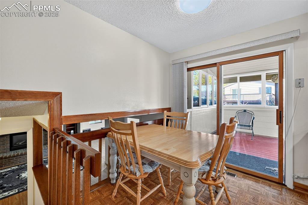 Image 18 of 36: Dining Area