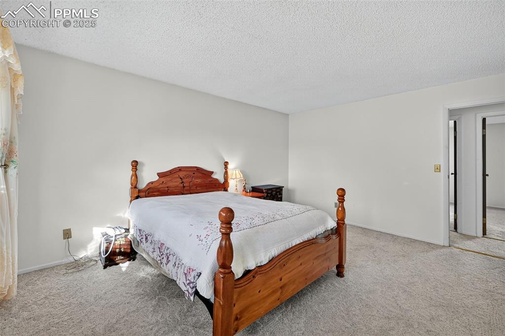 Image 21 of 36: Bedroom