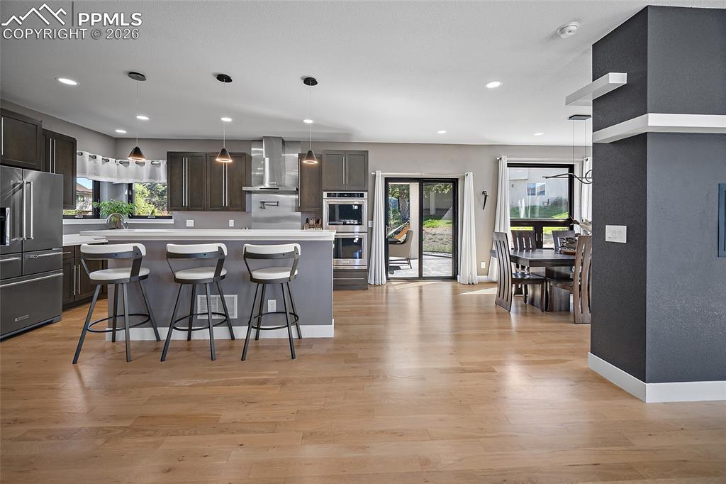 Image 12 of 50: Kitchen