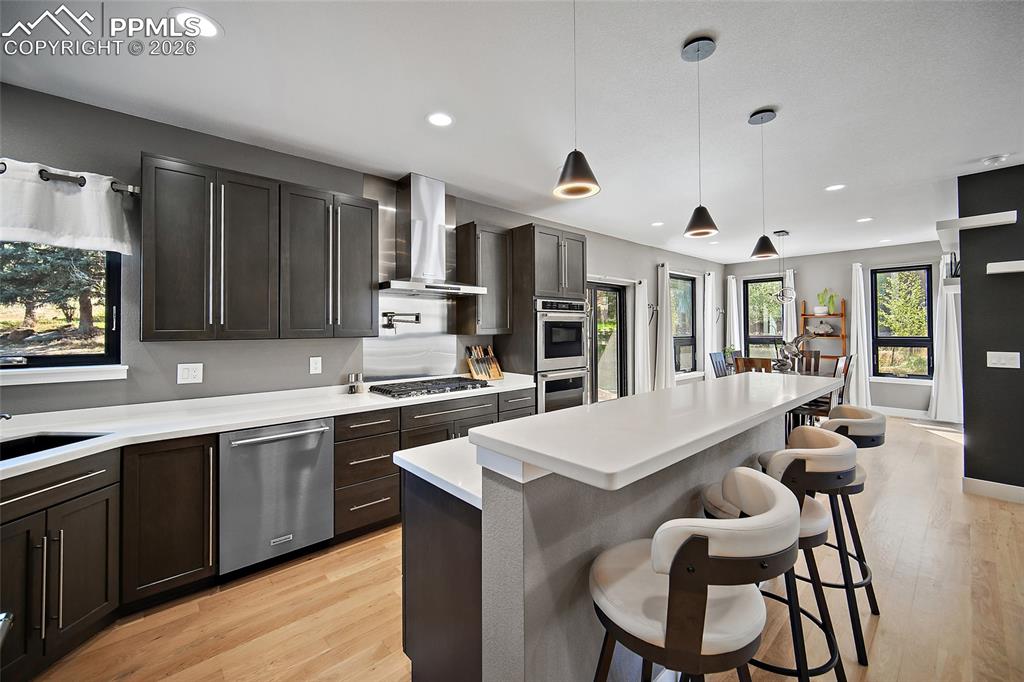 Image 15 of 50: Kitchen