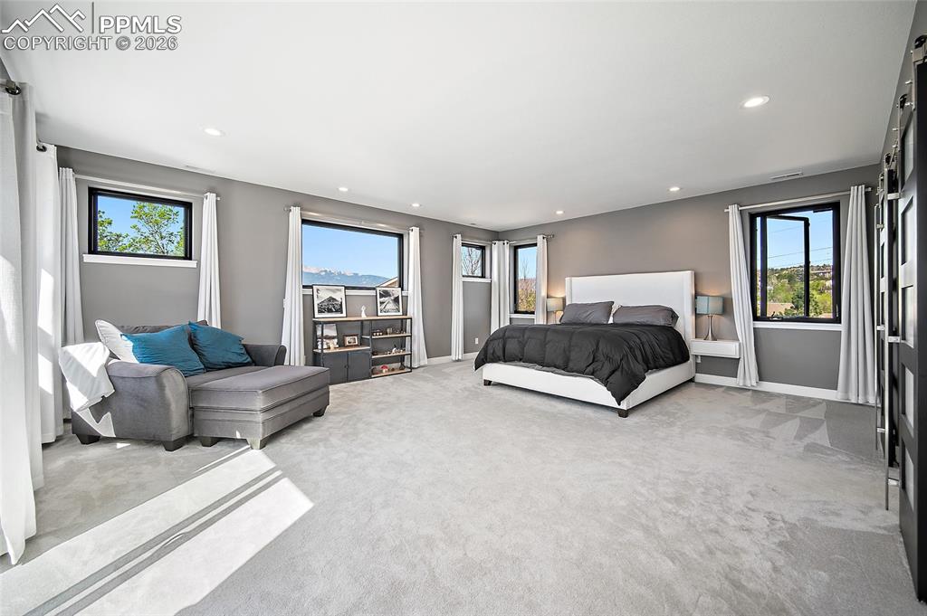 Image 20 of 50: Bedroom