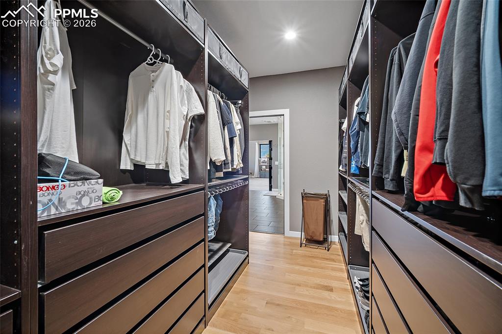 Image 29 of 50: Closet