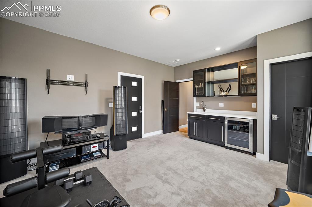 Image 35 of 50: Office