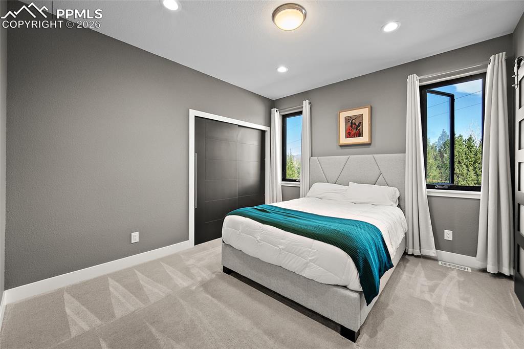 Image 40 of 50: Bedroom