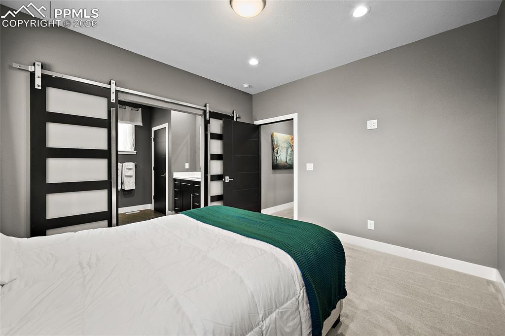 Image 41 of 50: Bedroom