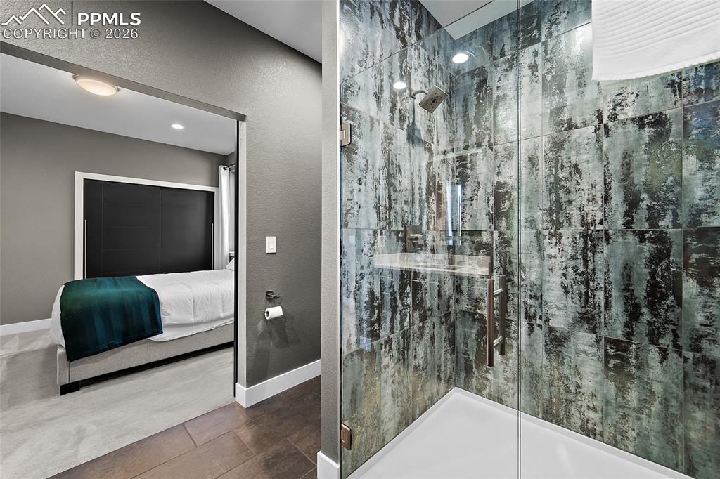 Image 43 of 50: Bathroom