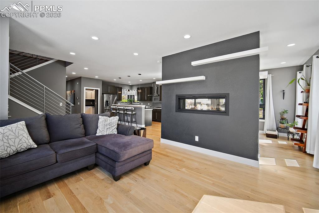 Image 6 of 50: Living Room