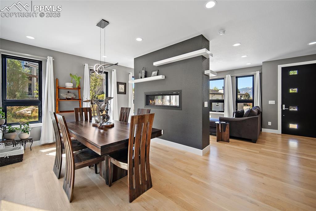 Image 9 of 50: Dining Area