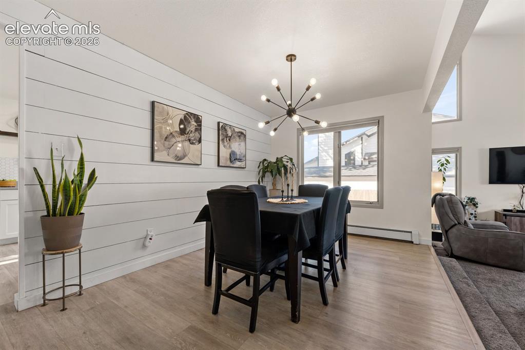 Image 10 of 33: Dining Area