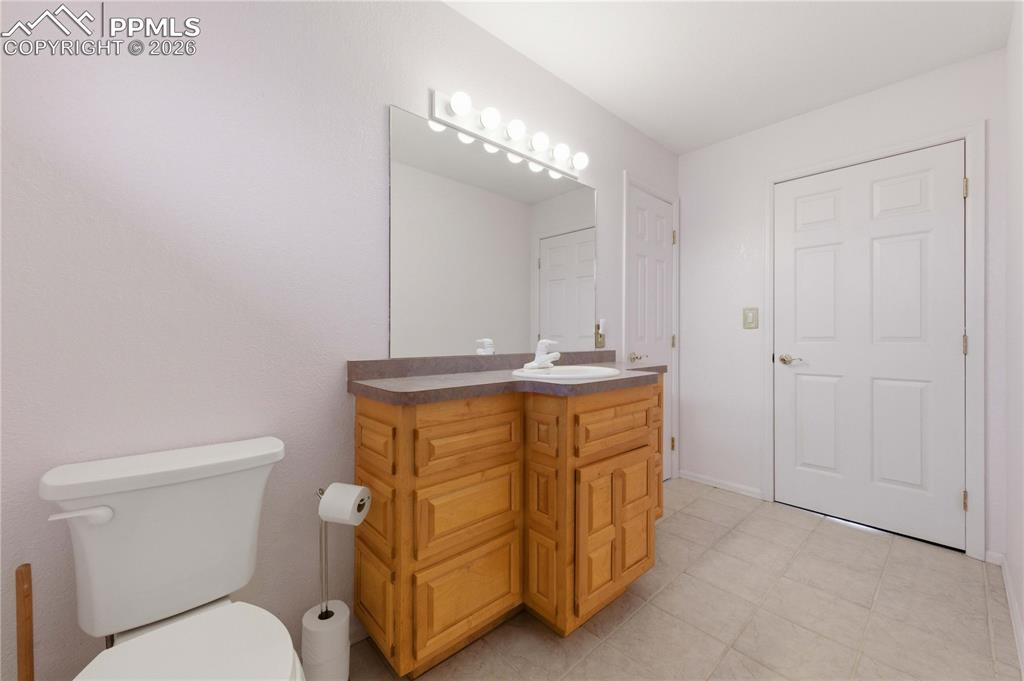 Image 15 of 33: Bathroom