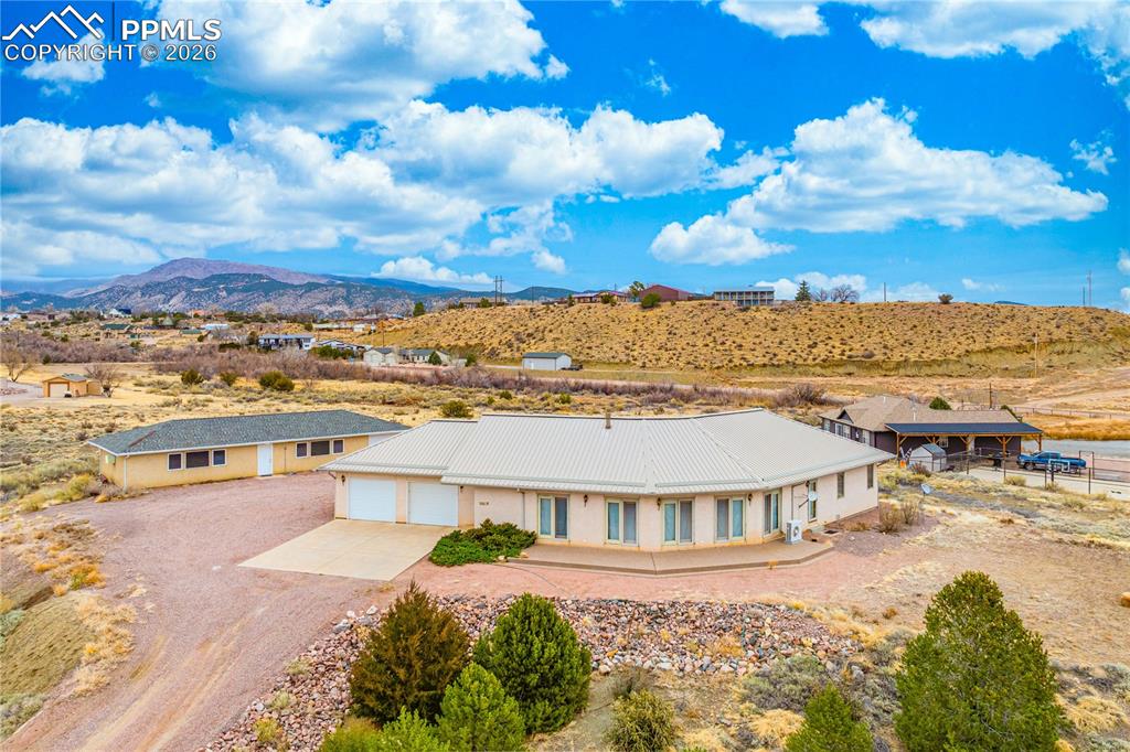 Image 4 of 33: Front of Structure