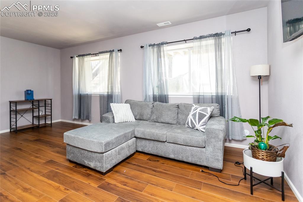 Image 33 of 39: Family Room