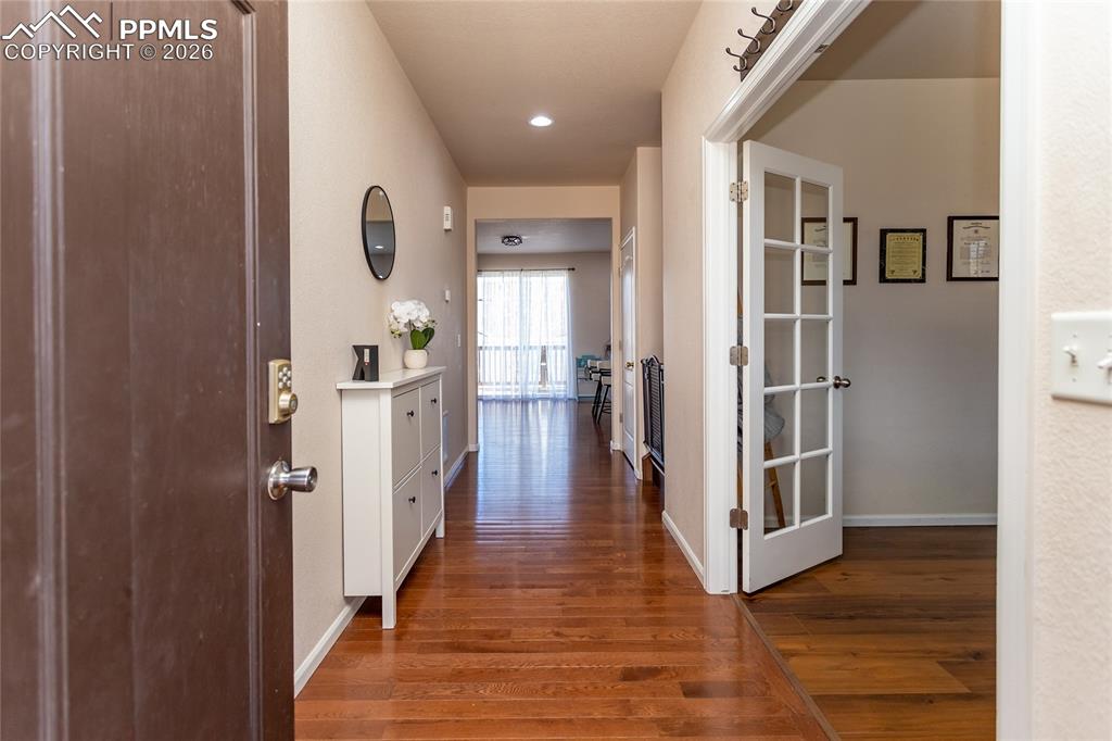 Image 4 of 39: Entry