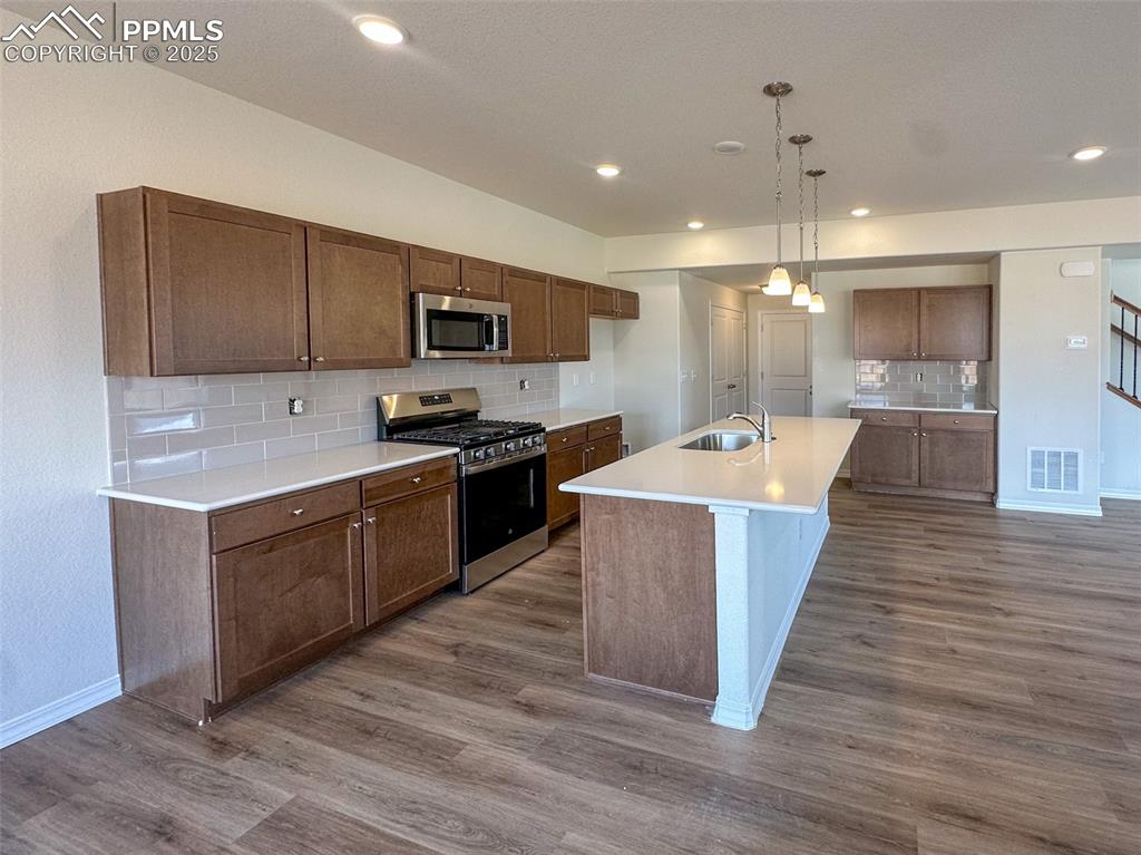 Image 10 of 35: Kitchen