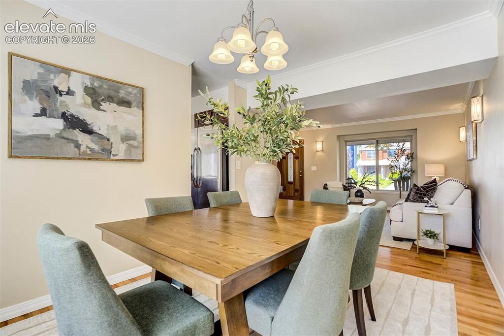 Image 10 of 50: Dining Area