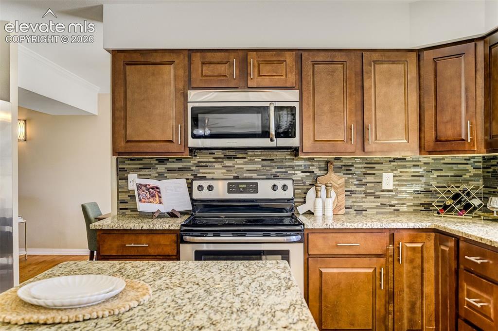 Image 14 of 50: Kitchen