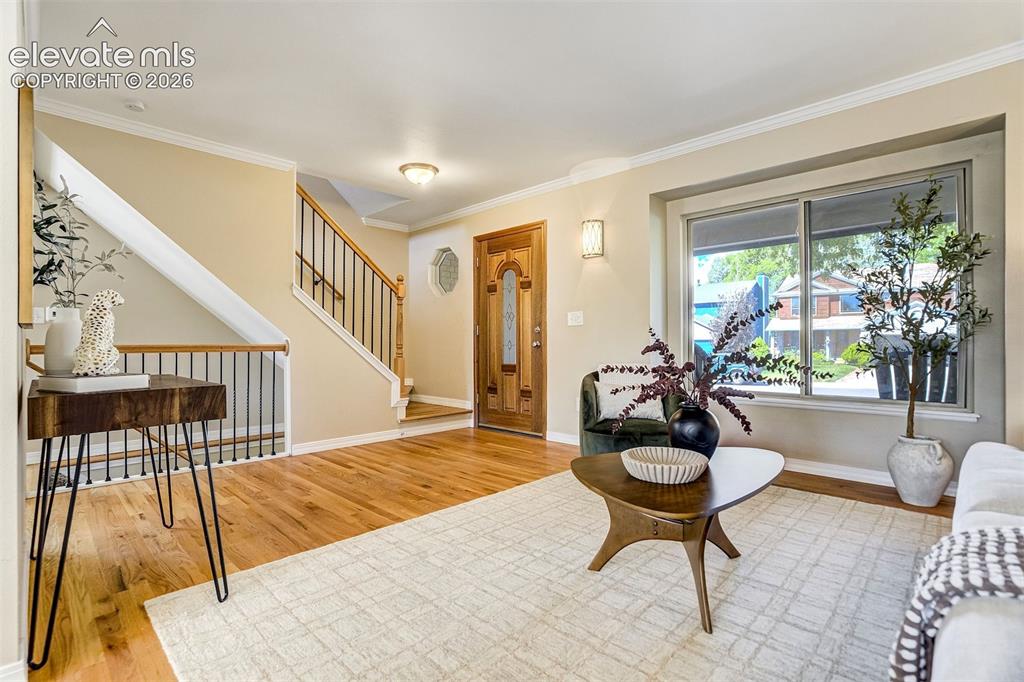 Image 8 of 50: Sitting Room