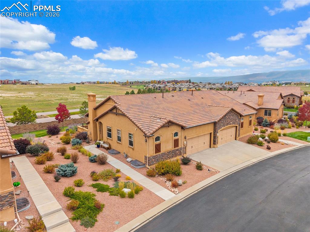 Image 4 of 39: Fall view