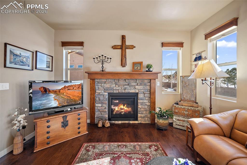 Image 5 of 39: Living Room