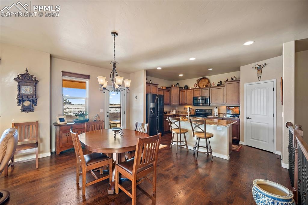 Image 8 of 39: Dining Area