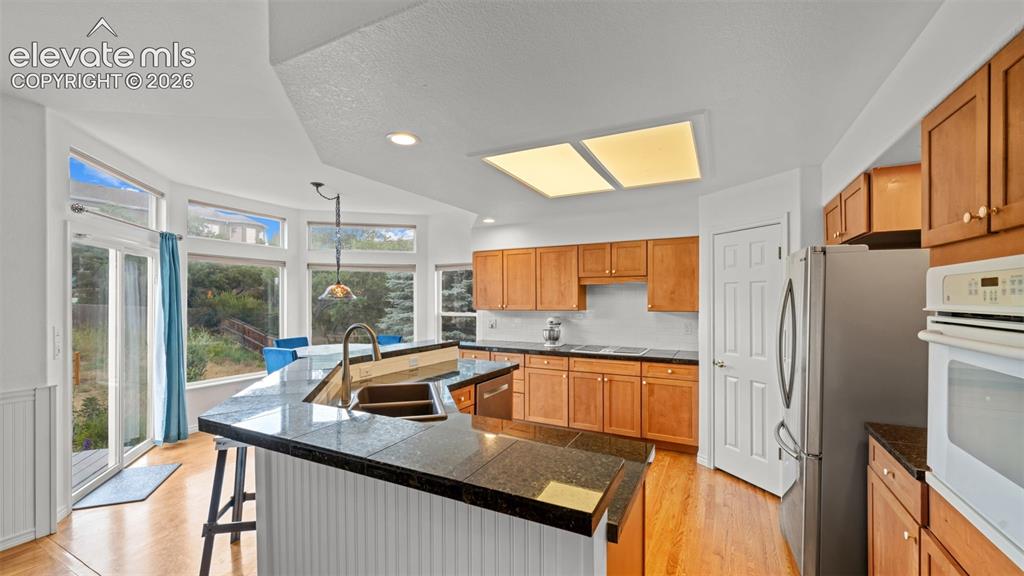 Image 12 of 47: Kitchen