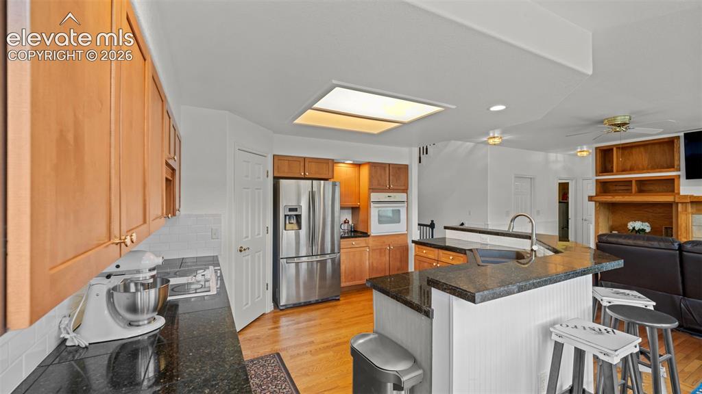 Image 14 of 47: Kitchen