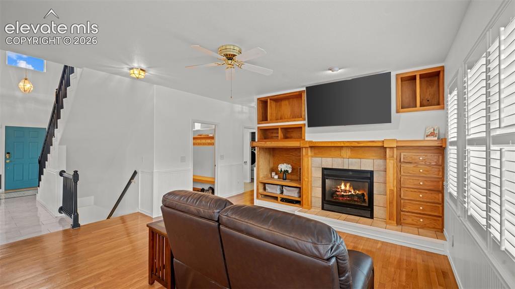 Image 16 of 47: Living Room