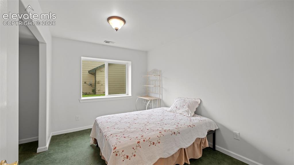 Image 31 of 47: Bedroom