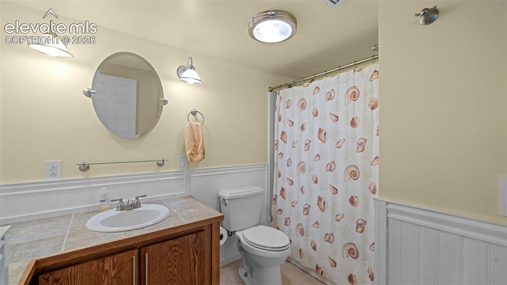 Image 34 of 47: Bathroom