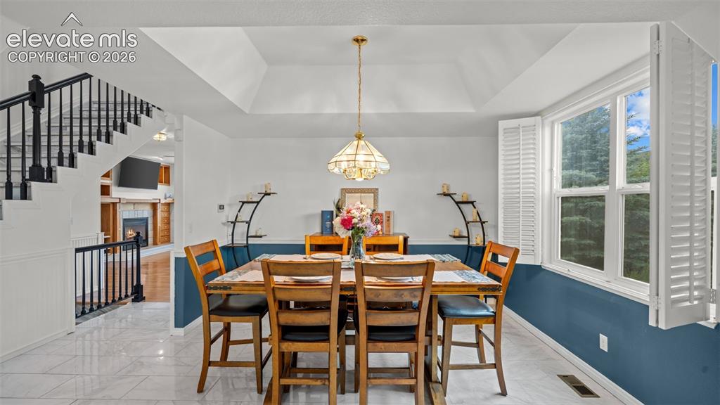 Image 8 of 47: Dining Area