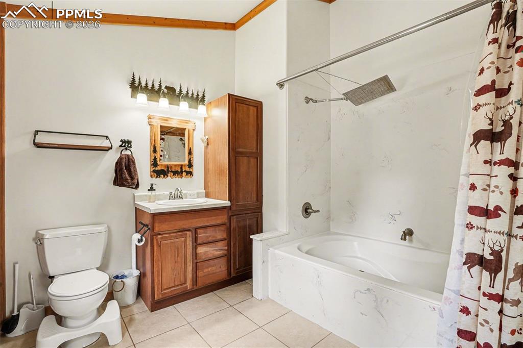 Image 13 of 28: Bathroom