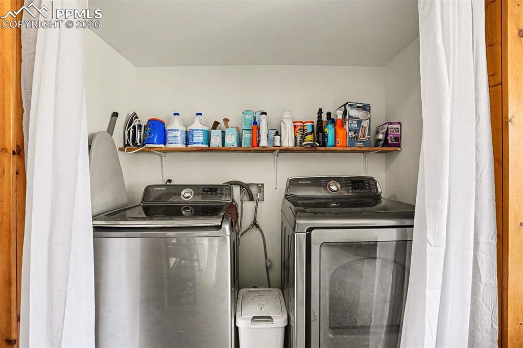 Image 20 of 28: Laundry