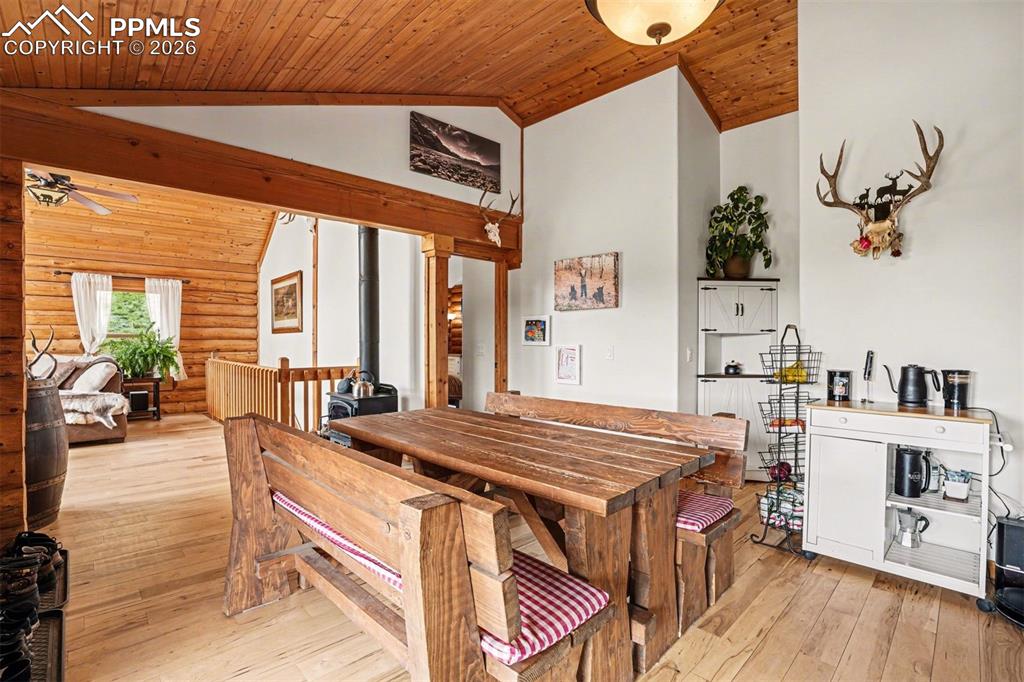 Image 5 of 28: Dining Area