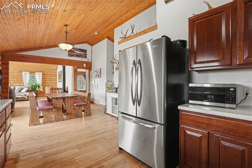 Image 7 of 28: Kitchen