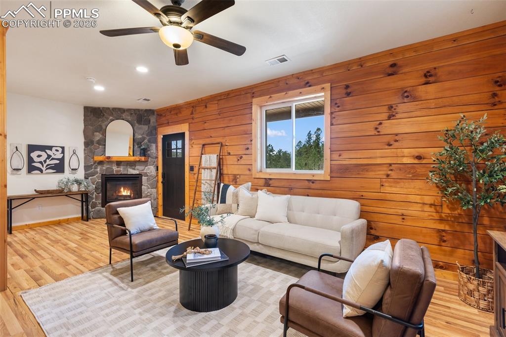 Image 14 of 50: Living Room