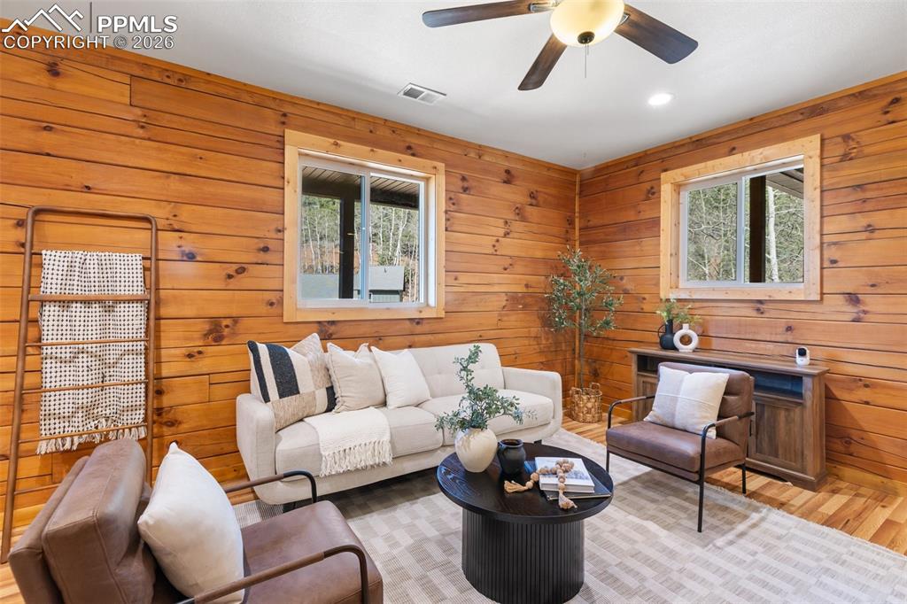 Image 16 of 50: Living Room