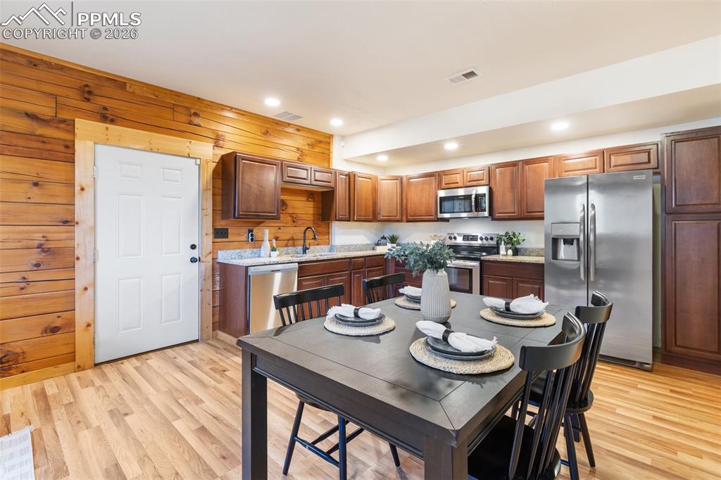 Image 26 of 50: Kitchen