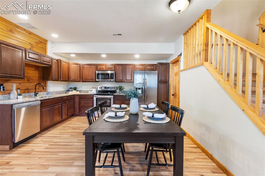 Image 27 of 50: Kitchen