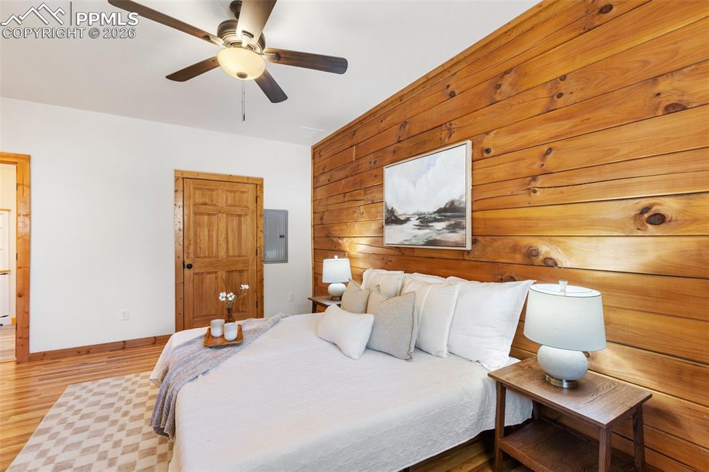 Image 29 of 50: Master