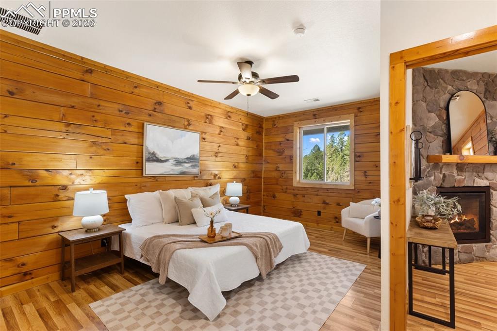 Image 30 of 50: Master