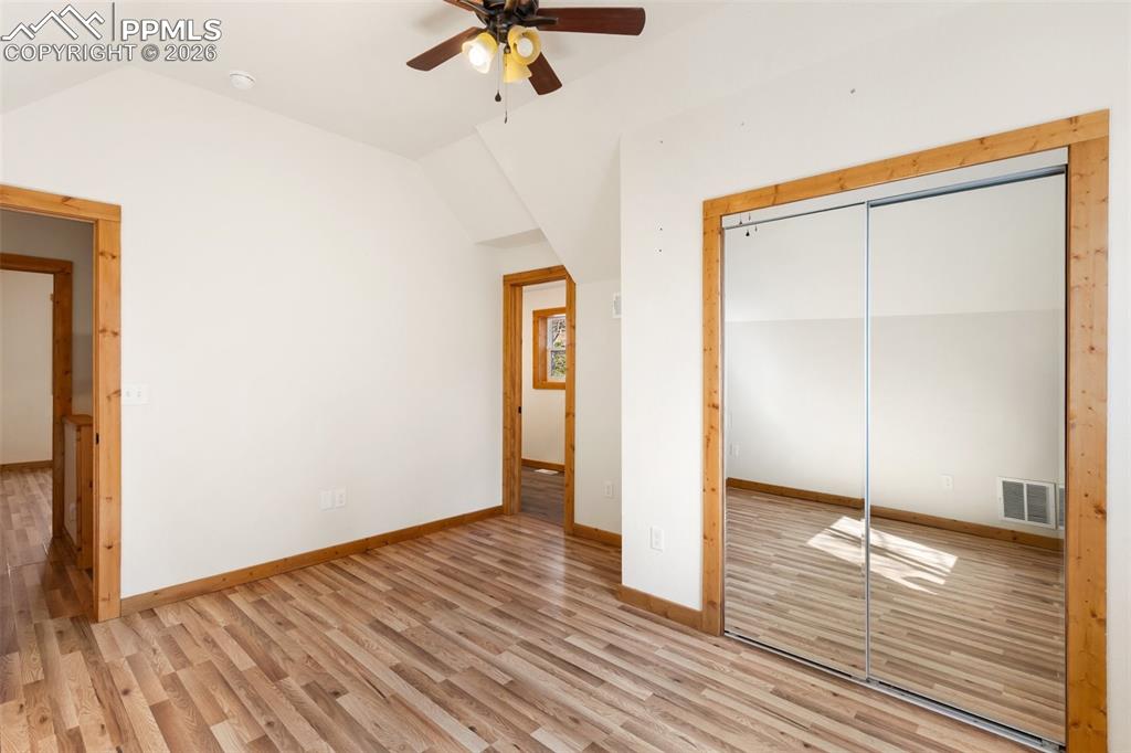 Image 39 of 50: Bedroom